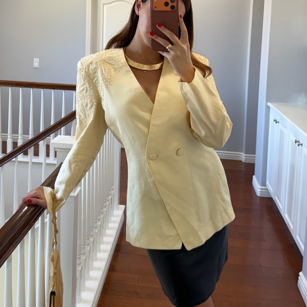 Elegant Yellow Women's Top - Picture 3 of 6